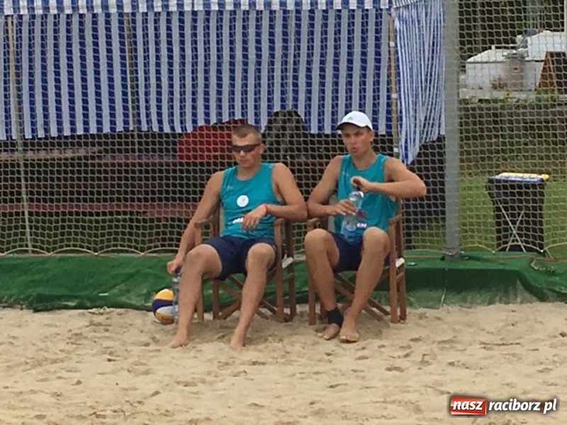 Zdjęcie w galerii na portalu naszraciborz.pl: Siatkarze plażowi KS AZS Rafako szóstą parą MP Juniorów wiadomości z regionu