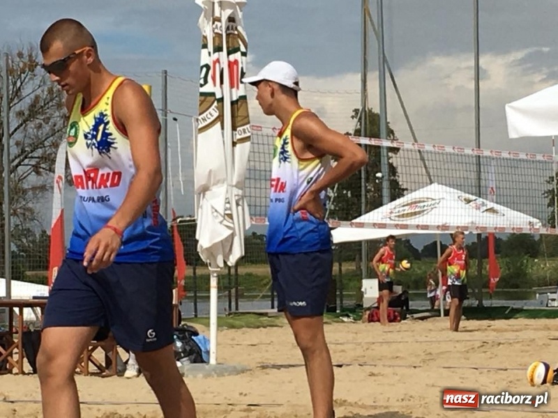 Zdjęcie w galerii na portalu naszraciborz.pl: Siatkarze plażowi KS AZS Rafako szóstą parą MP Juniorów wiadomości z regionu