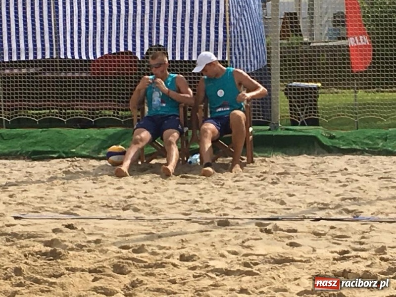 Zdjęcie w galerii na portalu naszraciborz.pl: Siatkarze plażowi KS AZS Rafako szóstą parą MP Juniorów wiadomości z regionu