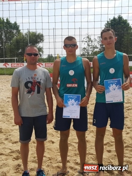 Zdjęcie w galerii na portalu naszraciborz.pl: Siatkarze plażowi KS AZS Rafako szóstą parą MP Juniorów wiadomości z regionu