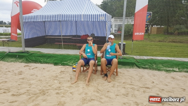 Zdjęcie w galerii na portalu naszraciborz.pl: Siatkarze plażowi KS AZS Rafako szóstą parą MP Juniorów wiadomości z regionu
