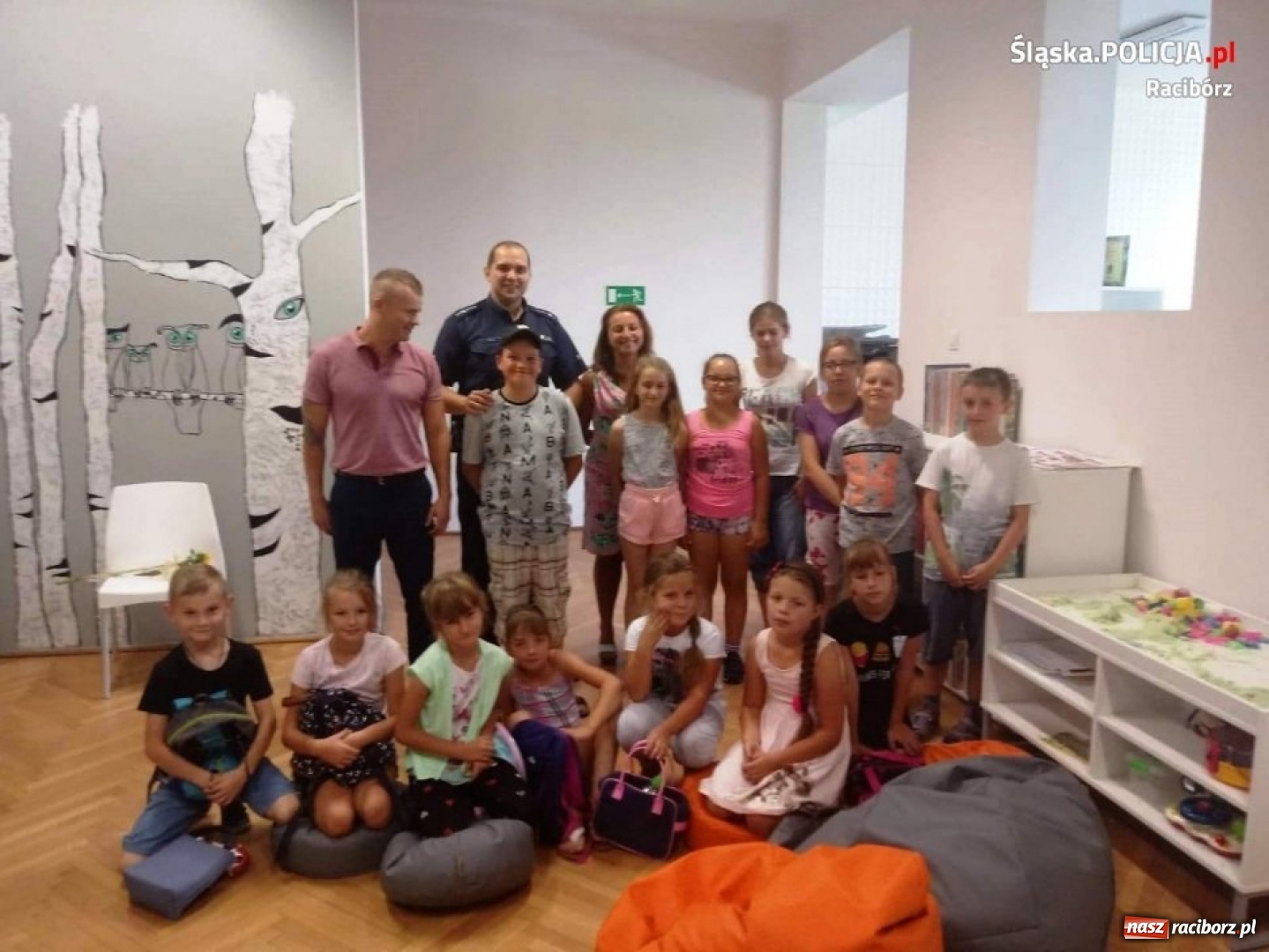 Zdjęcie w galerii na portalu naszraciborz.pl: Trwają wakacyjne spotkania z dziećmi w ramach akcji Kręci mnie bezpieczeństwo wiadomości z regionu