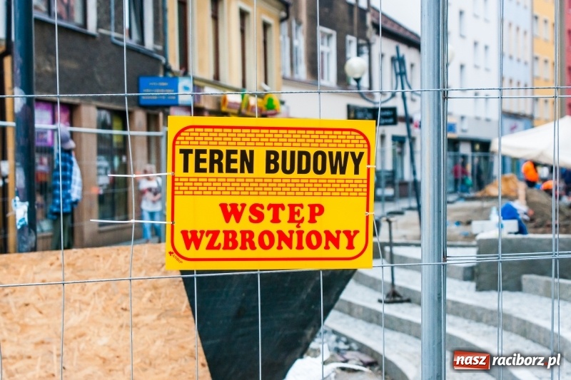 Zdjęcie w galerii na portalu naszraciborz.pl: Raciborska starówka zaczyna falować, czyli ulica Długa w remoncie wiadomości z regionu