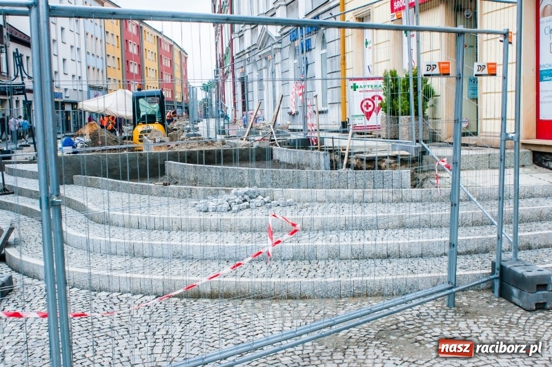 Zdjęcie w galerii na portalu naszraciborz.pl: Raciborska starówka zaczyna falować, czyli ulica Długa w remoncie wiadomości z regionu