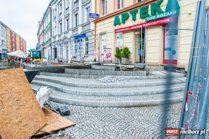 Zdjęcie w galerii na portalu naszraciborz.pl: Raciborska starówka zaczyna falować, czyli ulica Długa w remoncie wiadomości z regionu