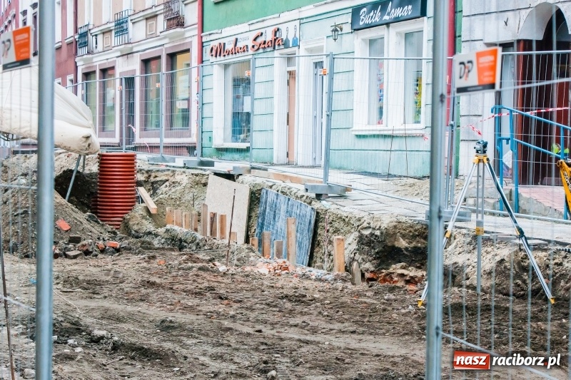 Zdjęcie w galerii na portalu naszraciborz.pl: Raciborska starówka zaczyna falować, czyli ulica Długa w remoncie wiadomości z regionu