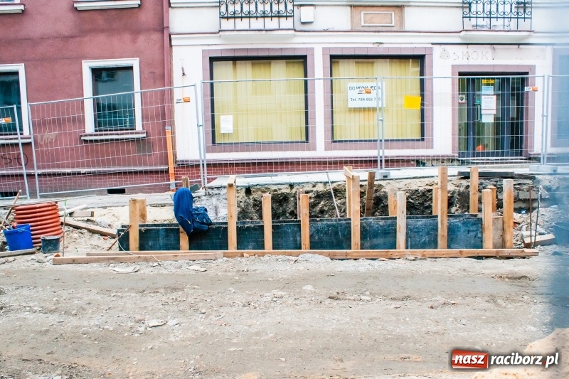 Zdjęcie w galerii na portalu naszraciborz.pl: Raciborska starówka zaczyna falować, czyli ulica Długa w remoncie wiadomości z regionu