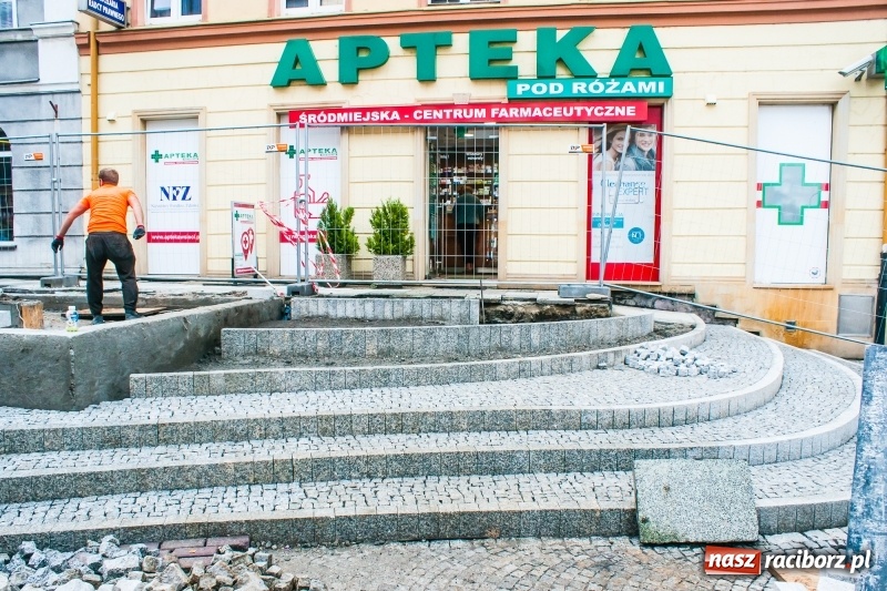 Zdjęcie w galerii na portalu naszraciborz.pl: Raciborska starówka zaczyna falować, czyli ulica Długa w remoncie wiadomości z regionu