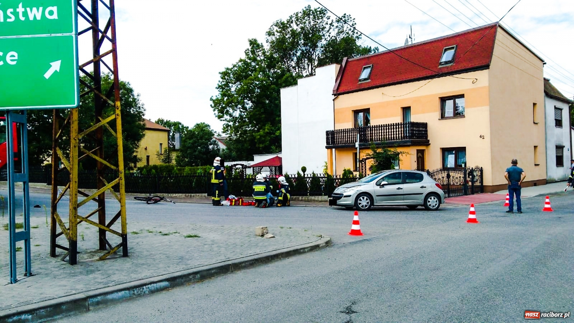 Zdjęcie w galerii na portalu naszraciborz.pl: Pijany 74-letni rowerzysta czołowo zderzył się z peugeotem  wiadomości z regionu