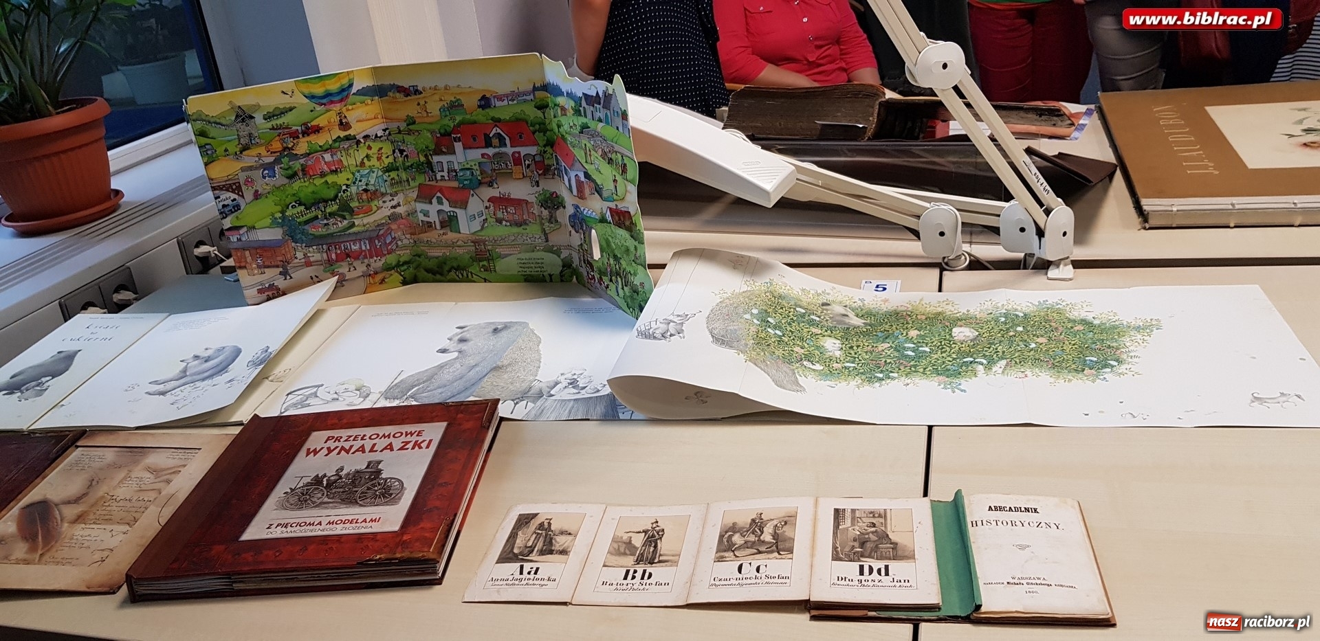 Zdjęcie w galerii na portalu naszraciborz.pl: Klub Przyjaciół Biblioteki na Ostrogu z wizytą w Katowicach wiadomości z regionu