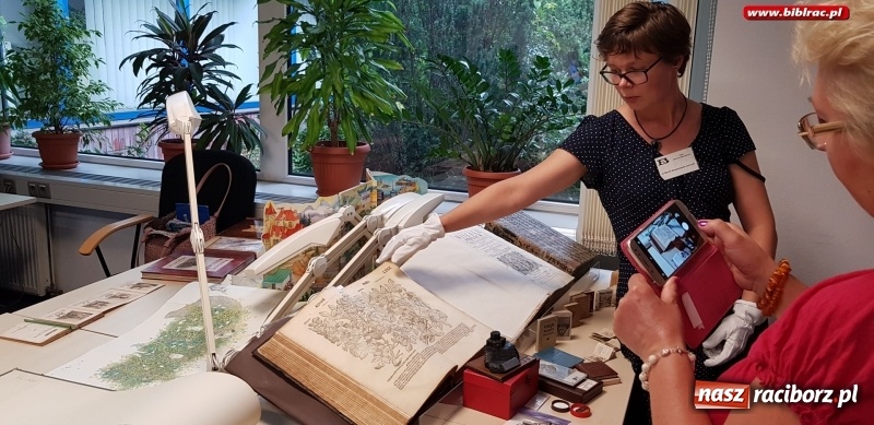 Zdjęcie w galerii na portalu naszraciborz.pl: Klub Przyjaciół Biblioteki na Ostrogu z wizytą w Katowicach wiadomości z regionu