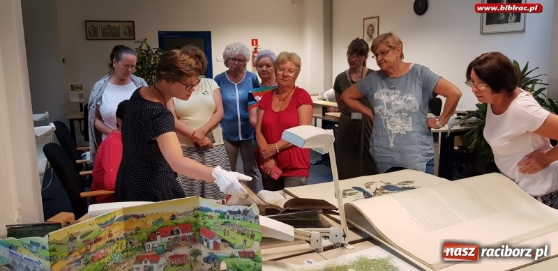 Zdjęcie w galerii na portalu naszraciborz.pl: Klub Przyjaciół Biblioteki na Ostrogu z wizytą w Katowicach wiadomości z regionu