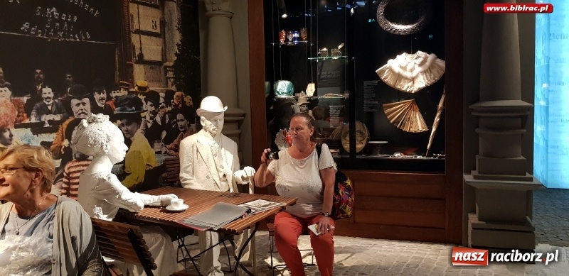 Zdjęcie w galerii na portalu naszraciborz.pl: Klub Przyjaciół Biblioteki na Ostrogu z wizytą w Katowicach wiadomości z regionu