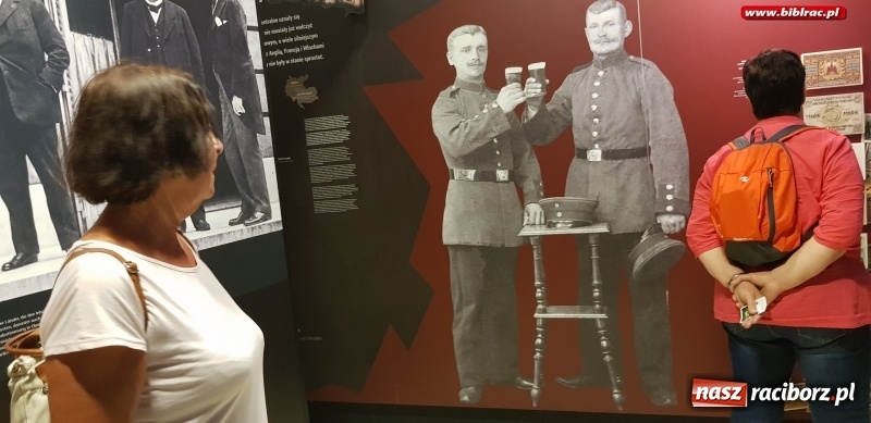 Zdjęcie w galerii na portalu naszraciborz.pl: Klub Przyjaciół Biblioteki na Ostrogu z wizytą w Katowicach wiadomości z regionu