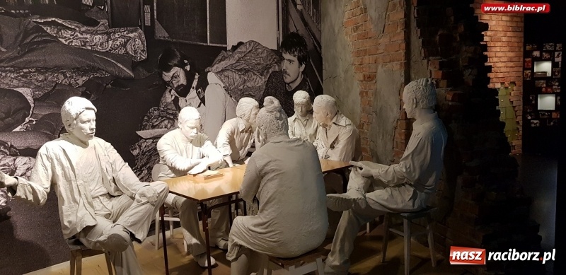 Zdjęcie w galerii na portalu naszraciborz.pl: Klub Przyjaciół Biblioteki na Ostrogu z wizytą w Katowicach wiadomości z regionu