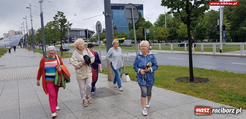 Zdjęcie w galerii na portalu naszraciborz.pl: Klub Przyjaciół Biblioteki na Ostrogu z wizytą w Katowicach wiadomości z regionu
