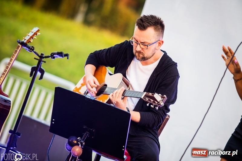 Zdjęcie w galerii na portalu naszraciborz.pl: Koncert KAEYRA & Wojciech Świerczyna na przystani kajakowej wiadomości z regionu