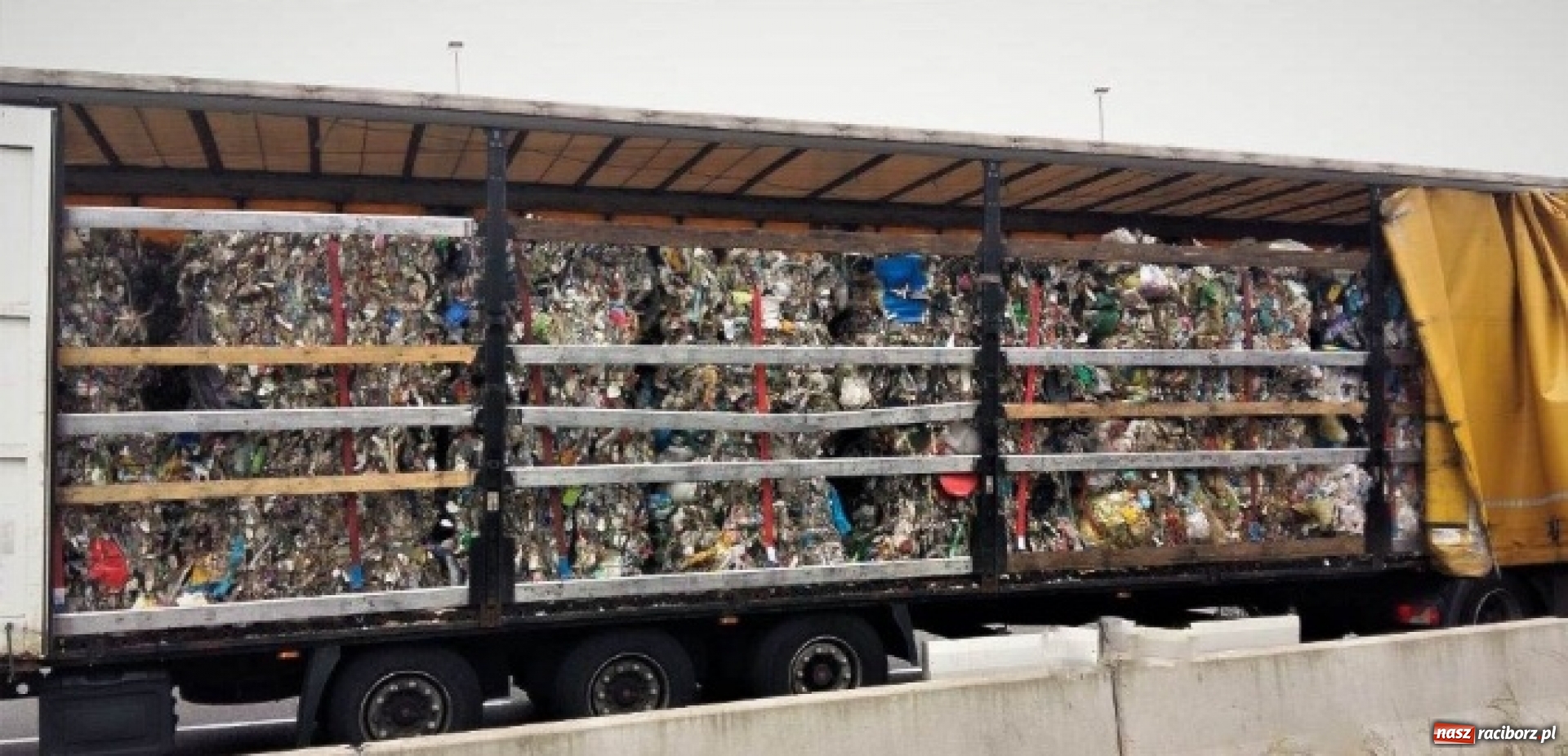 Zdjęcie w galerii na portalu naszraciborz.pl: Te tony odpadów miały nielegalnie trafić na Śląsk  wiadomości z regionu
