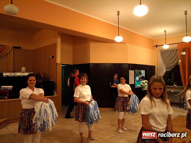 Zdjęcie w galerii na portalu naszraciborz.pl: Cyganki podbiły Roszków wiadomości z regionu