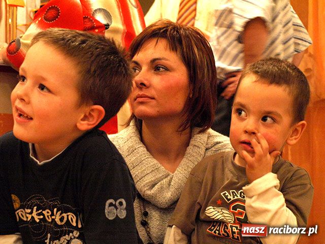 Zdjęcie w galerii na portalu naszraciborz.pl: Cyganki podbiły Roszków wiadomości z regionu