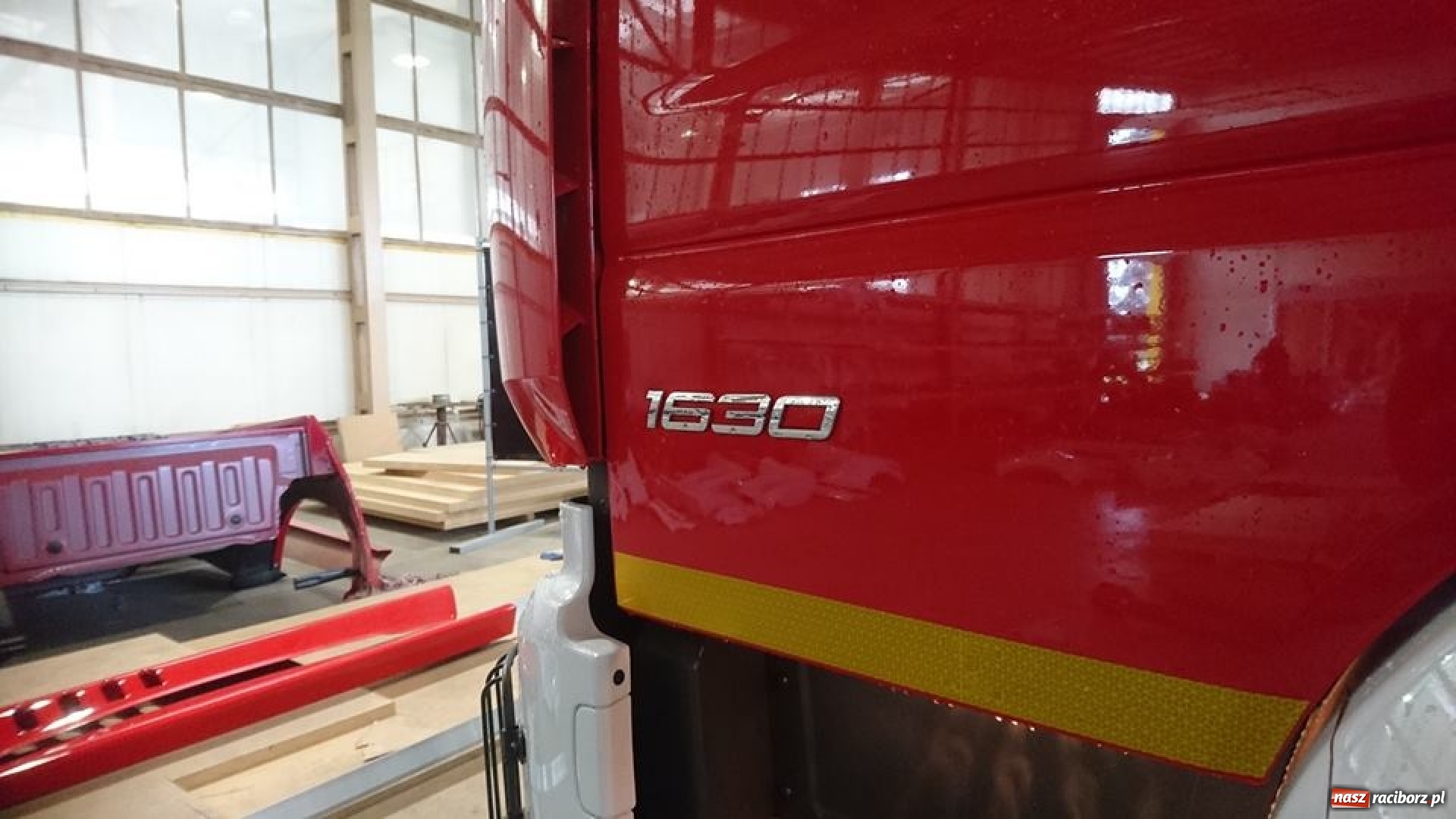 Zdjęcie w galerii na portalu naszraciborz.pl: Druhowie z Kuźni Raciborskiej przesiadają się do nowego mercedesa  wiadomości z regionu