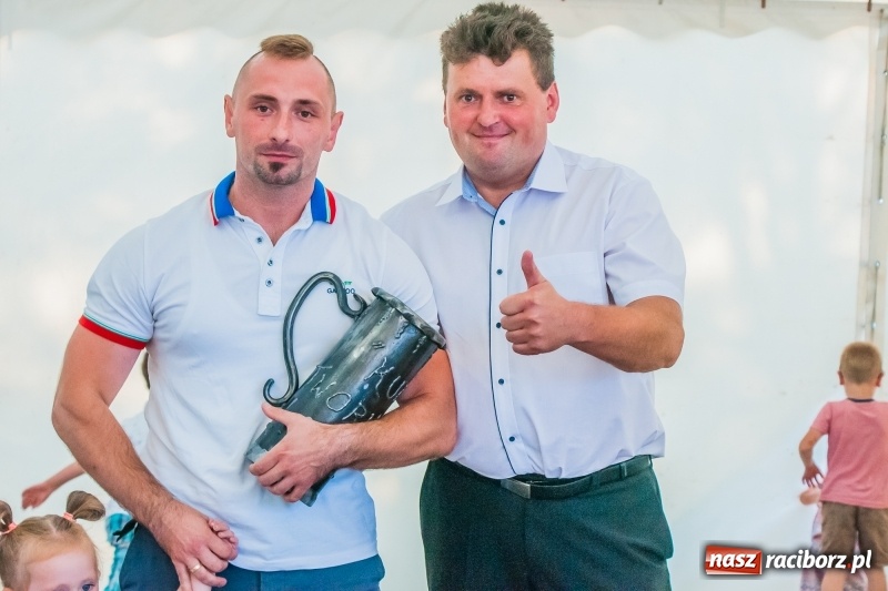 Zdjęcie w galerii na portalu naszraciborz.pl: Walka o puchar sołtysa, czyli festyn rodzinny w Tworkowie wiadomości z regionu