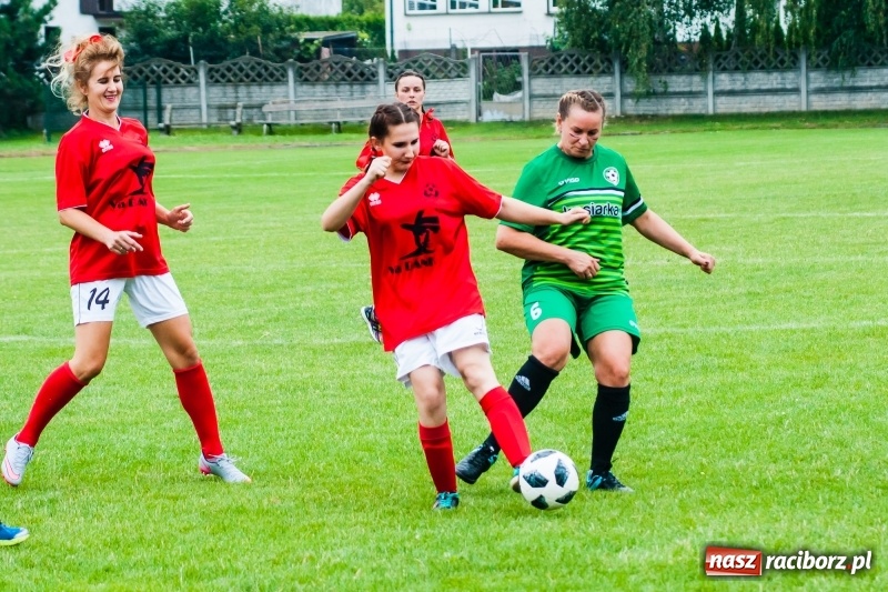 Zdjęcie w galerii na portalu naszraciborz.pl: Mamusie kontra Mamy. Drugi dzień festynu rodzinnego w Tworkowie wiadomości z regionu