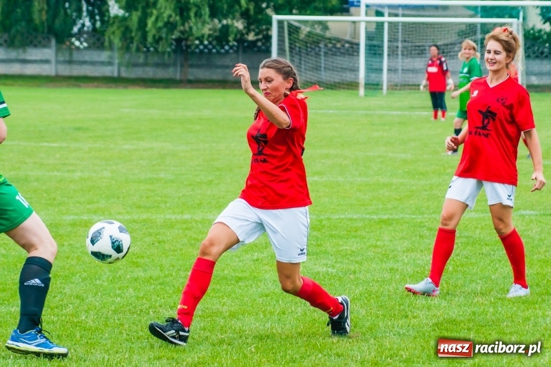 Zdjęcie w galerii na portalu naszraciborz.pl: Mamusie kontra Mamy. Drugi dzień festynu rodzinnego w Tworkowie wiadomości z regionu