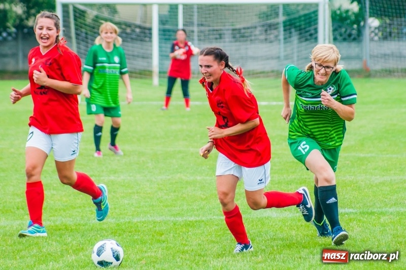 Zdjęcie w galerii na portalu naszraciborz.pl: Mamusie kontra Mamy. Drugi dzień festynu rodzinnego w Tworkowie wiadomości z regionu