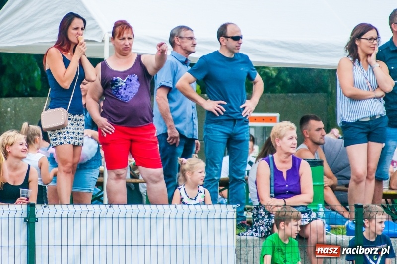 Zdjęcie w galerii na portalu naszraciborz.pl: Mamusie kontra Mamy. Drugi dzień festynu rodzinnego w Tworkowie wiadomości z regionu