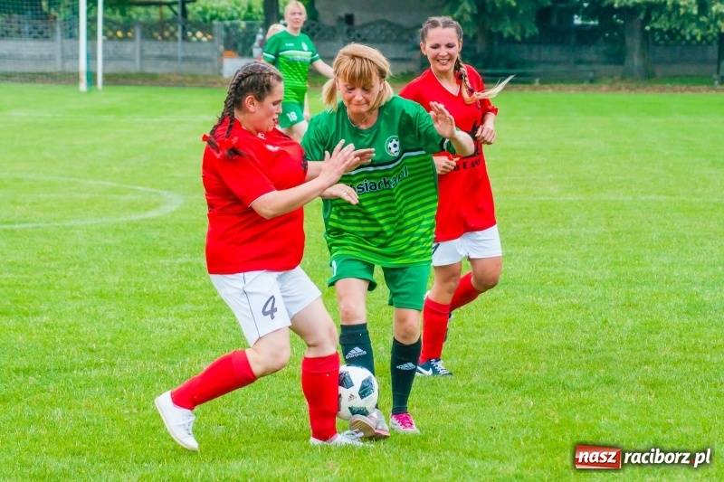 Zdjęcie w galerii na portalu naszraciborz.pl: Mamusie kontra Mamy. Drugi dzień festynu rodzinnego w Tworkowie wiadomości z regionu