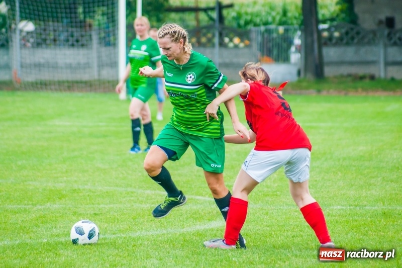 Zdjęcie w galerii na portalu naszraciborz.pl: Mamusie kontra Mamy. Drugi dzień festynu rodzinnego w Tworkowie wiadomości z regionu