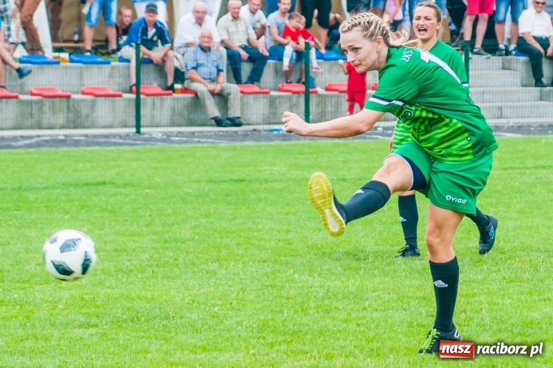 Zdjęcie w galerii na portalu naszraciborz.pl: Mamusie kontra Mamy. Drugi dzień festynu rodzinnego w Tworkowie wiadomości z regionu