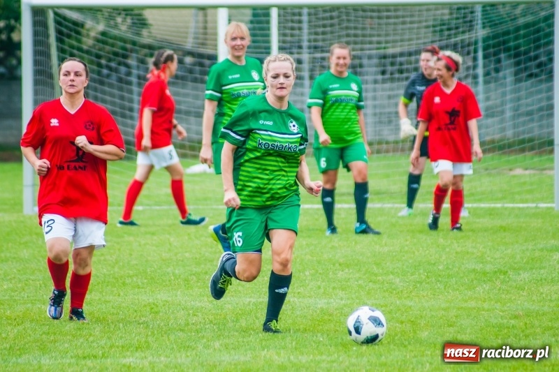 Zdjęcie w galerii na portalu naszraciborz.pl: Mamusie kontra Mamy. Drugi dzień festynu rodzinnego w Tworkowie wiadomości z regionu