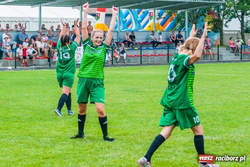 Zdjęcie w galerii na portalu naszraciborz.pl: Mamusie kontra Mamy. Drugi dzień festynu rodzinnego w Tworkowie wiadomości z regionu