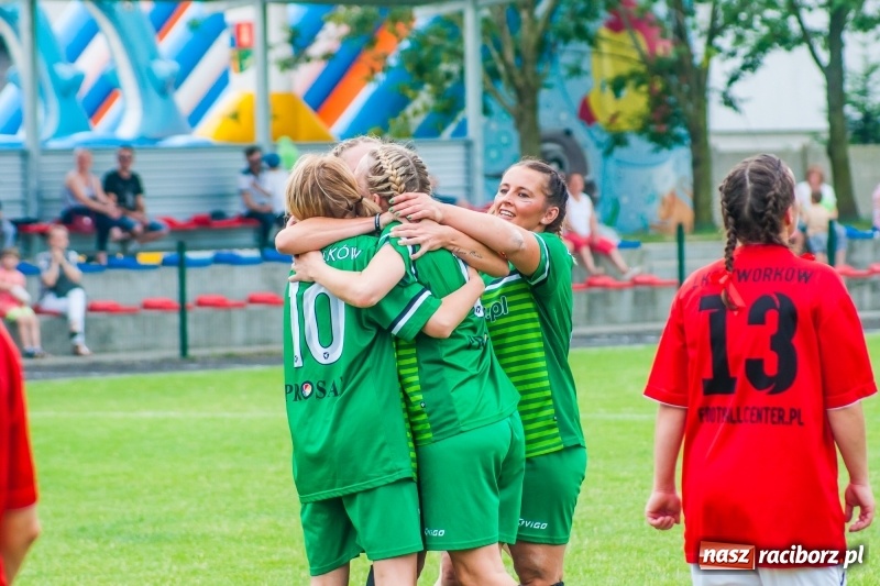 Zdjęcie w galerii na portalu naszraciborz.pl: Mamusie kontra Mamy. Drugi dzień festynu rodzinnego w Tworkowie wiadomości z regionu