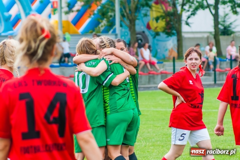 Zdjęcie w galerii na portalu naszraciborz.pl: Mamusie kontra Mamy. Drugi dzień festynu rodzinnego w Tworkowie wiadomości z regionu