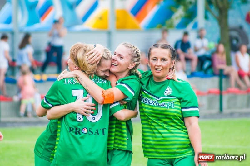 Zdjęcie w galerii na portalu naszraciborz.pl: Mamusie kontra Mamy. Drugi dzień festynu rodzinnego w Tworkowie wiadomości z regionu