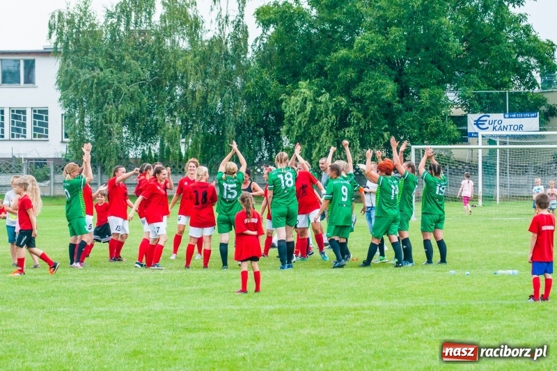 Zdjęcie w galerii na portalu naszraciborz.pl: Mamusie kontra Mamy. Drugi dzień festynu rodzinnego w Tworkowie wiadomości z regionu