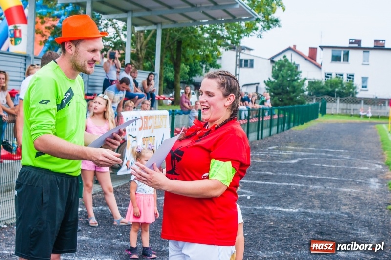 Zdjęcie w galerii na portalu naszraciborz.pl: Mamusie kontra Mamy. Drugi dzień festynu rodzinnego w Tworkowie wiadomości z regionu