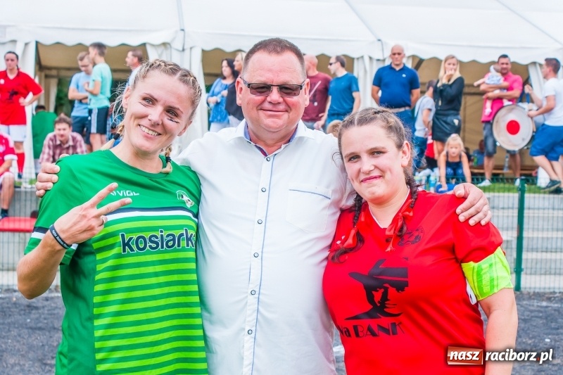 Zdjęcie w galerii na portalu naszraciborz.pl: Mamusie kontra Mamy. Drugi dzień festynu rodzinnego w Tworkowie wiadomości z regionu
