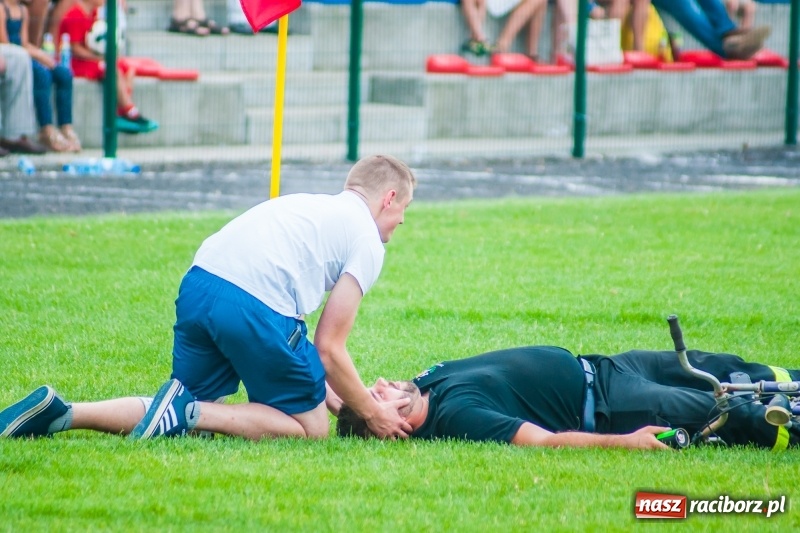 Zdjęcie w galerii na portalu naszraciborz.pl: Mamusie kontra Mamy. Drugi dzień festynu rodzinnego w Tworkowie wiadomości z regionu