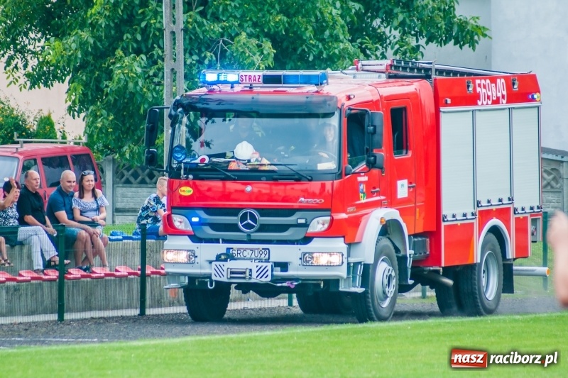 Zdjęcie w galerii na portalu naszraciborz.pl: Mamusie kontra Mamy. Drugi dzień festynu rodzinnego w Tworkowie wiadomości z regionu