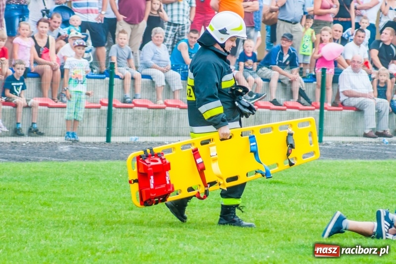 Zdjęcie w galerii na portalu naszraciborz.pl: Mamusie kontra Mamy. Drugi dzień festynu rodzinnego w Tworkowie wiadomości z regionu