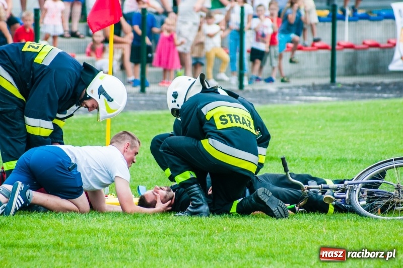 Zdjęcie w galerii na portalu naszraciborz.pl: Mamusie kontra Mamy. Drugi dzień festynu rodzinnego w Tworkowie wiadomości z regionu