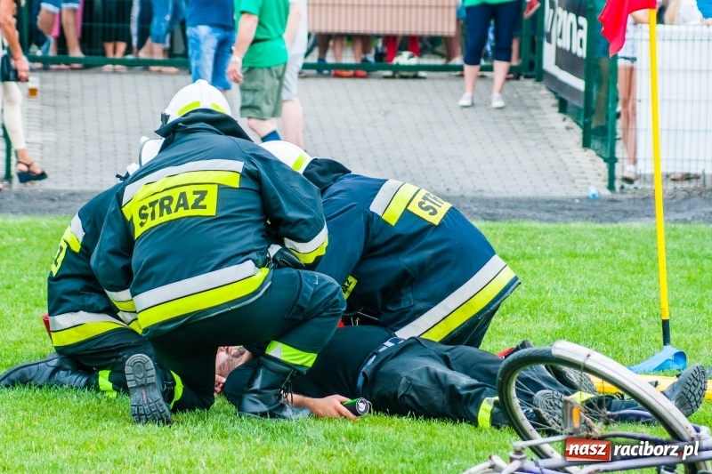 Zdjęcie w galerii na portalu naszraciborz.pl: Mamusie kontra Mamy. Drugi dzień festynu rodzinnego w Tworkowie wiadomości z regionu