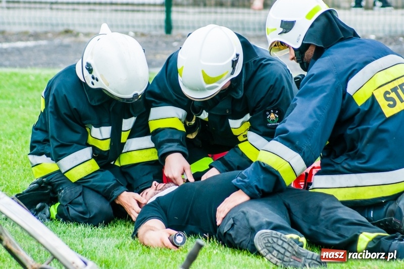 Zdjęcie w galerii na portalu naszraciborz.pl: Mamusie kontra Mamy. Drugi dzień festynu rodzinnego w Tworkowie wiadomości z regionu