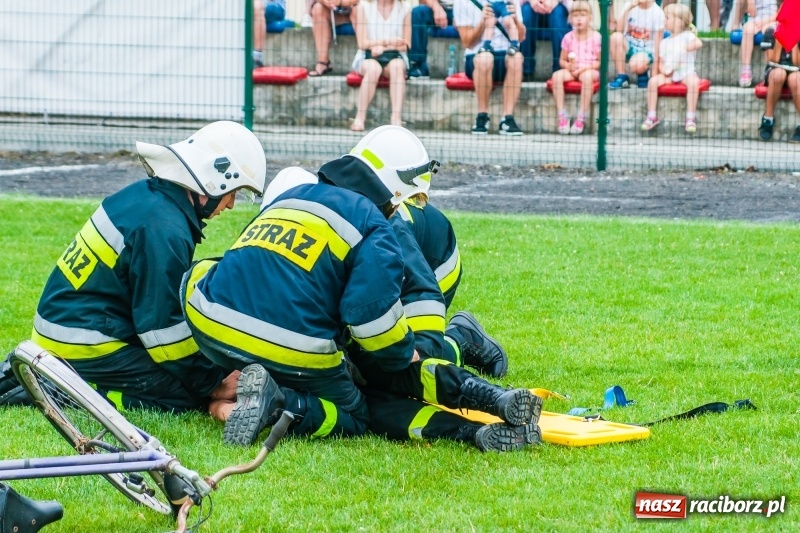 Zdjęcie w galerii na portalu naszraciborz.pl: Mamusie kontra Mamy. Drugi dzień festynu rodzinnego w Tworkowie wiadomości z regionu