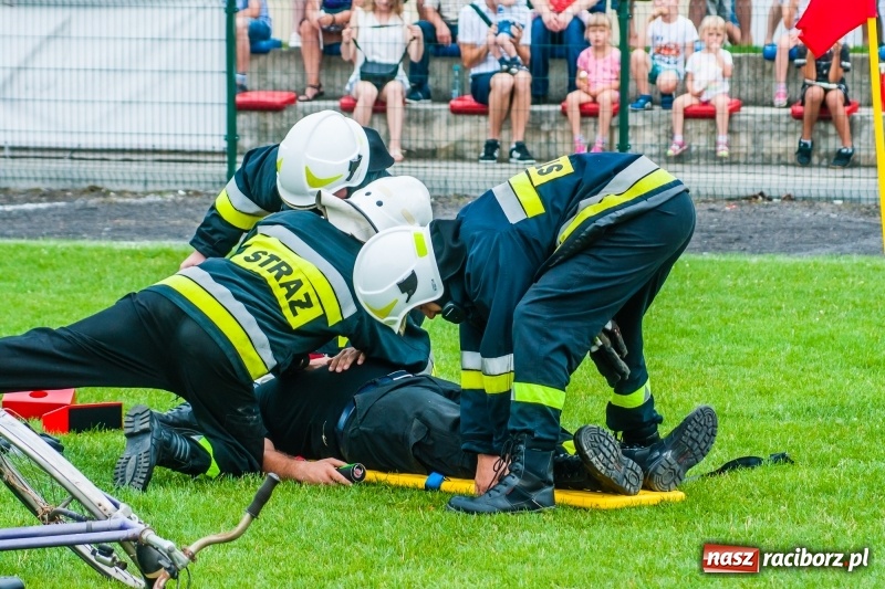 Zdjęcie w galerii na portalu naszraciborz.pl: Mamusie kontra Mamy. Drugi dzień festynu rodzinnego w Tworkowie wiadomości z regionu