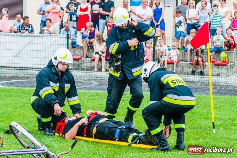 Zdjęcie w galerii na portalu naszraciborz.pl: Mamusie kontra Mamy. Drugi dzień festynu rodzinnego w Tworkowie wiadomości z regionu
